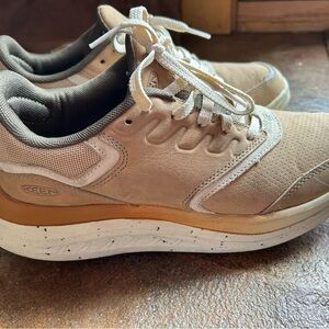 Keen Khaki Women's WK400 Performance Breathable Walking Shoe.  Size 8